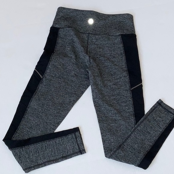 NWOT Athleta Leggings with zipper pockets, Dual Color, Size S - Picture 7 of 7
